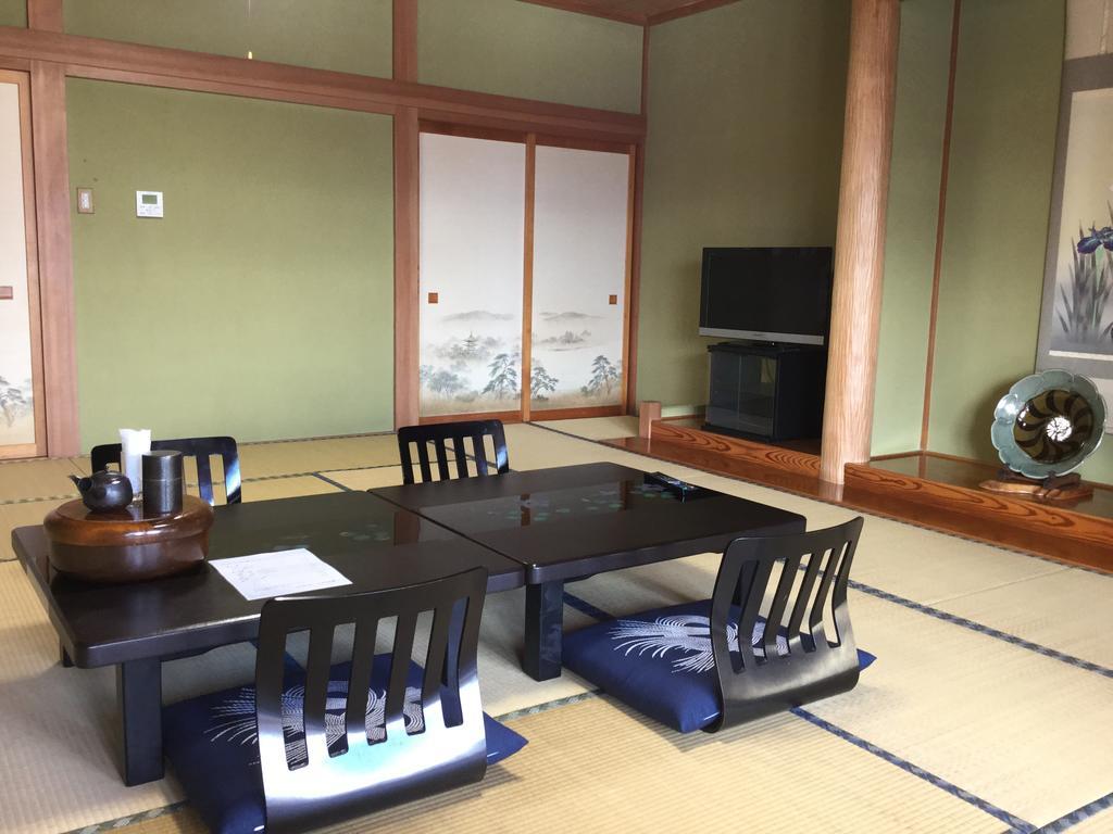 Kutsurogian Hotel Minamiuonuma Екстериор снимка